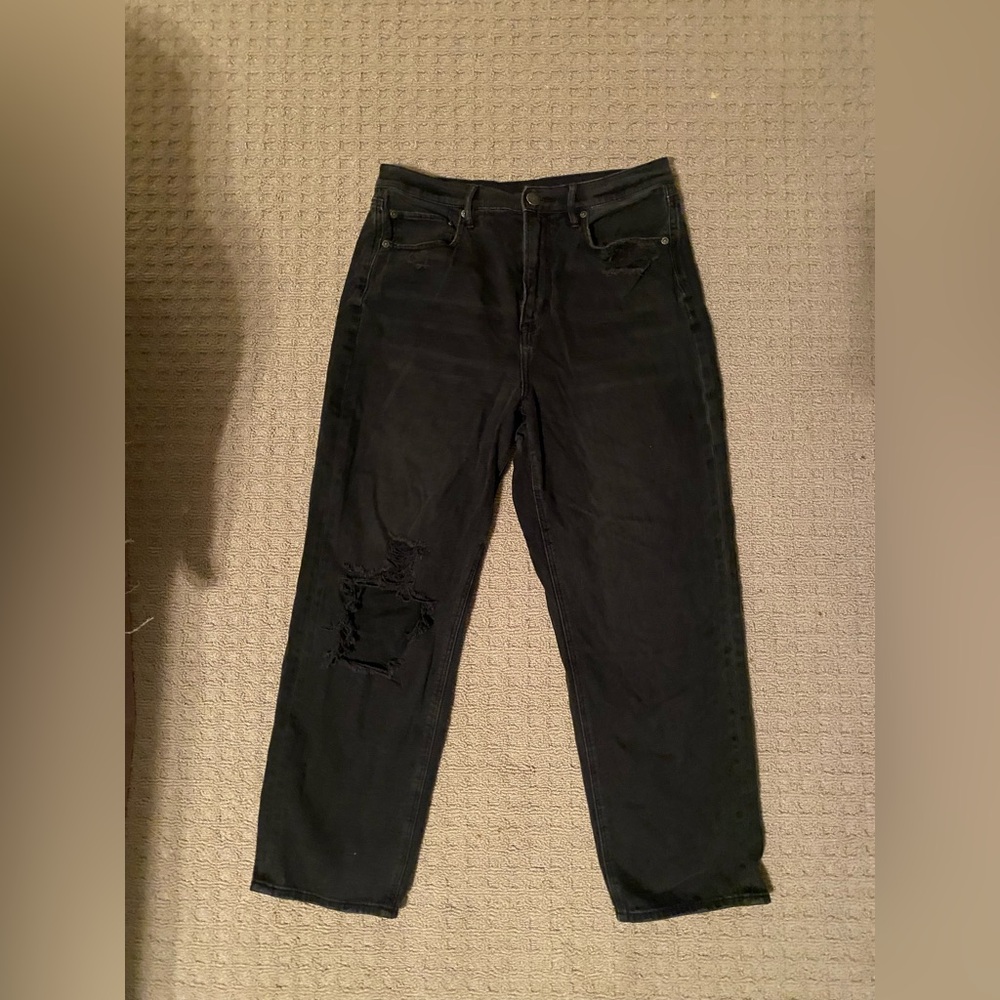 Black American Eagle Jeans w hole at knee